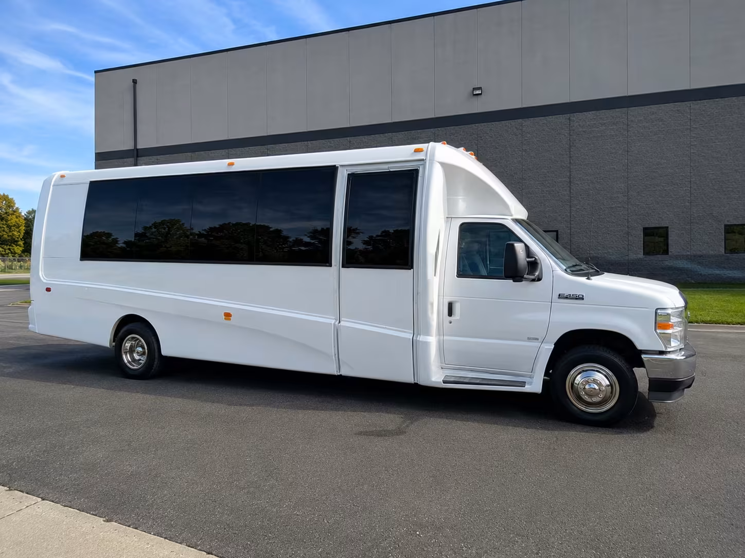 minibus rentals for broken arrow team outings and offsites